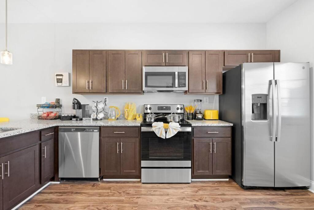 Make Lemonade In Luxury W King Bed And Free Parking Plus 40 Minutes To Nashville Clarksville Exterior foto