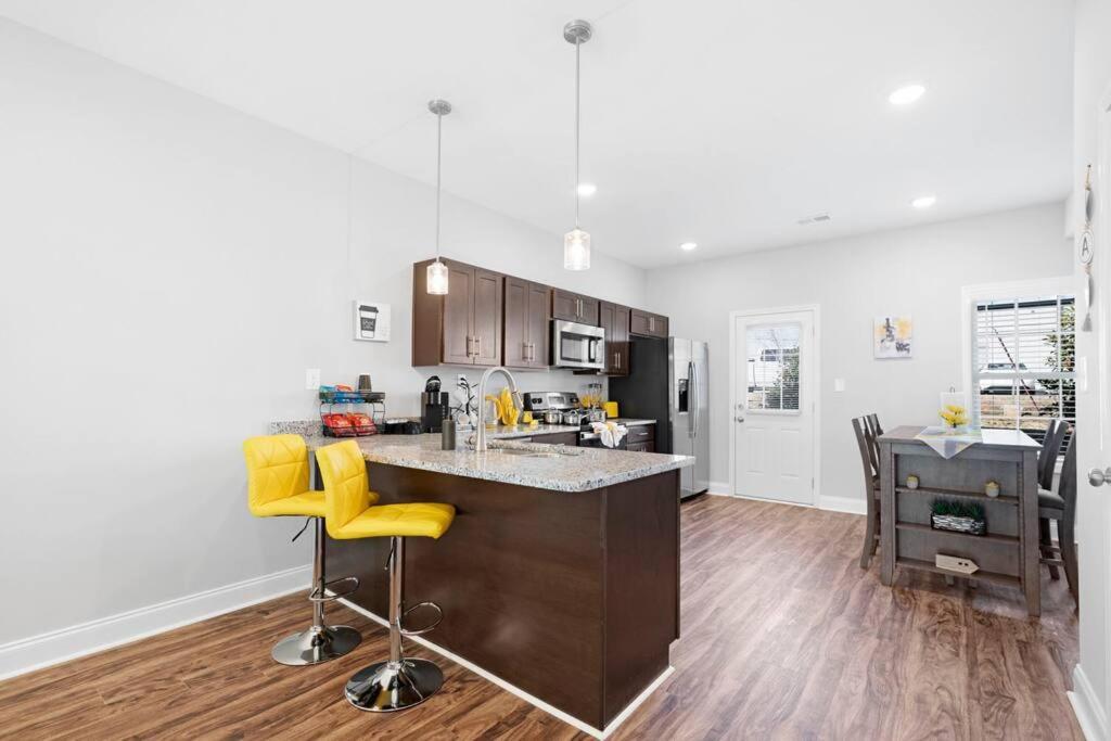 Make Lemonade In Luxury W King Bed And Free Parking Plus 40 Minutes To Nashville Clarksville Exterior foto