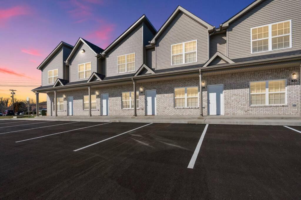 Make Lemonade In Luxury W King Bed And Free Parking Plus 40 Minutes To Nashville Clarksville Exterior foto